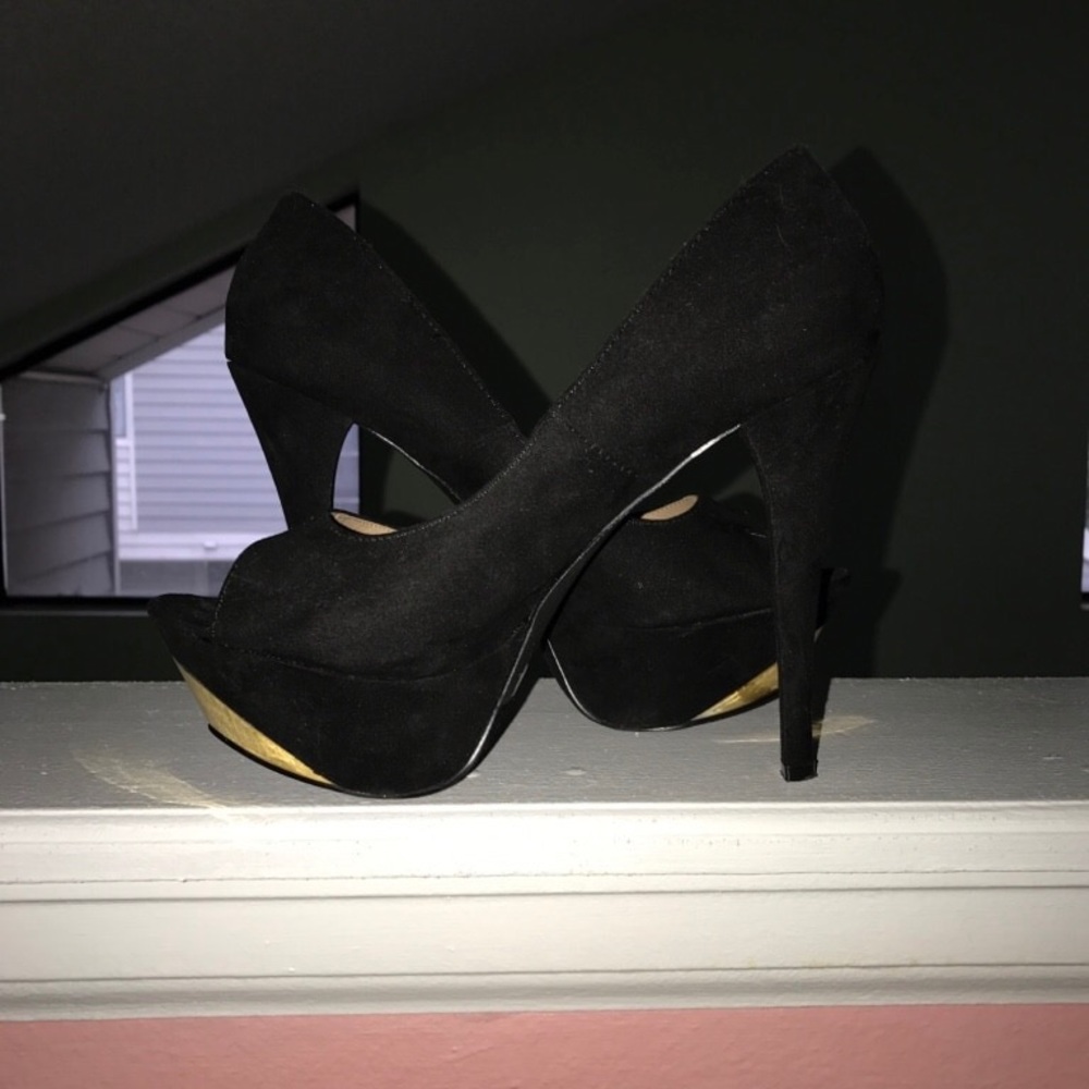 Black & Gold Pumps